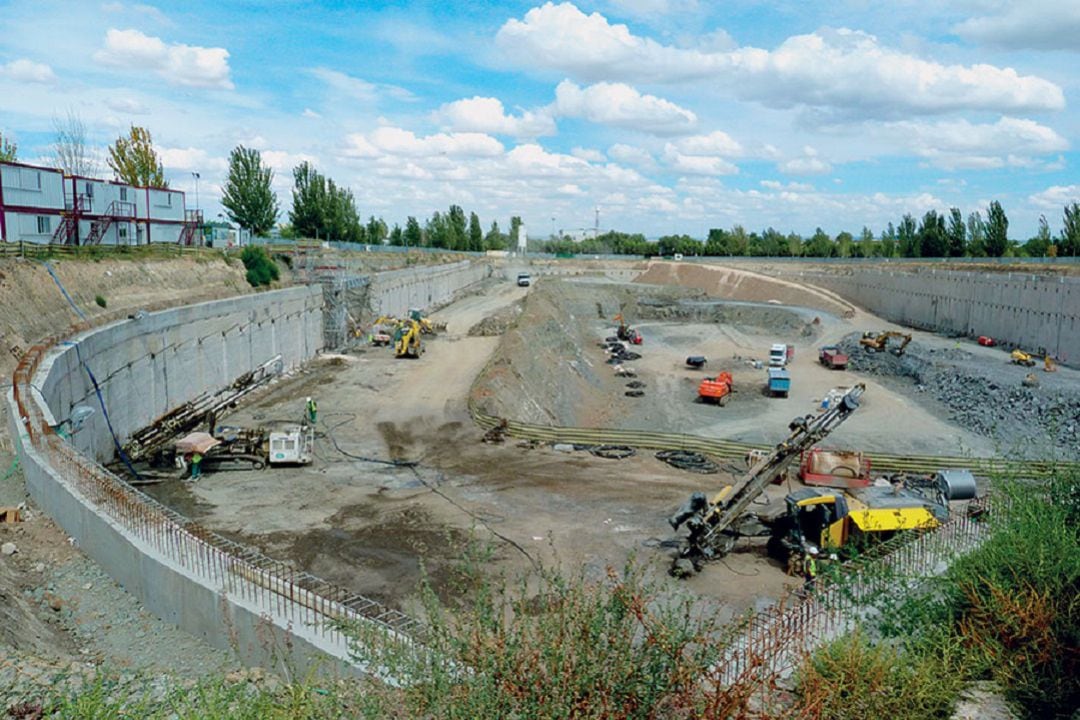 Obras de excavación del futuro centro comercial en la finca &#039;El Calvario&#039; de Coslada.