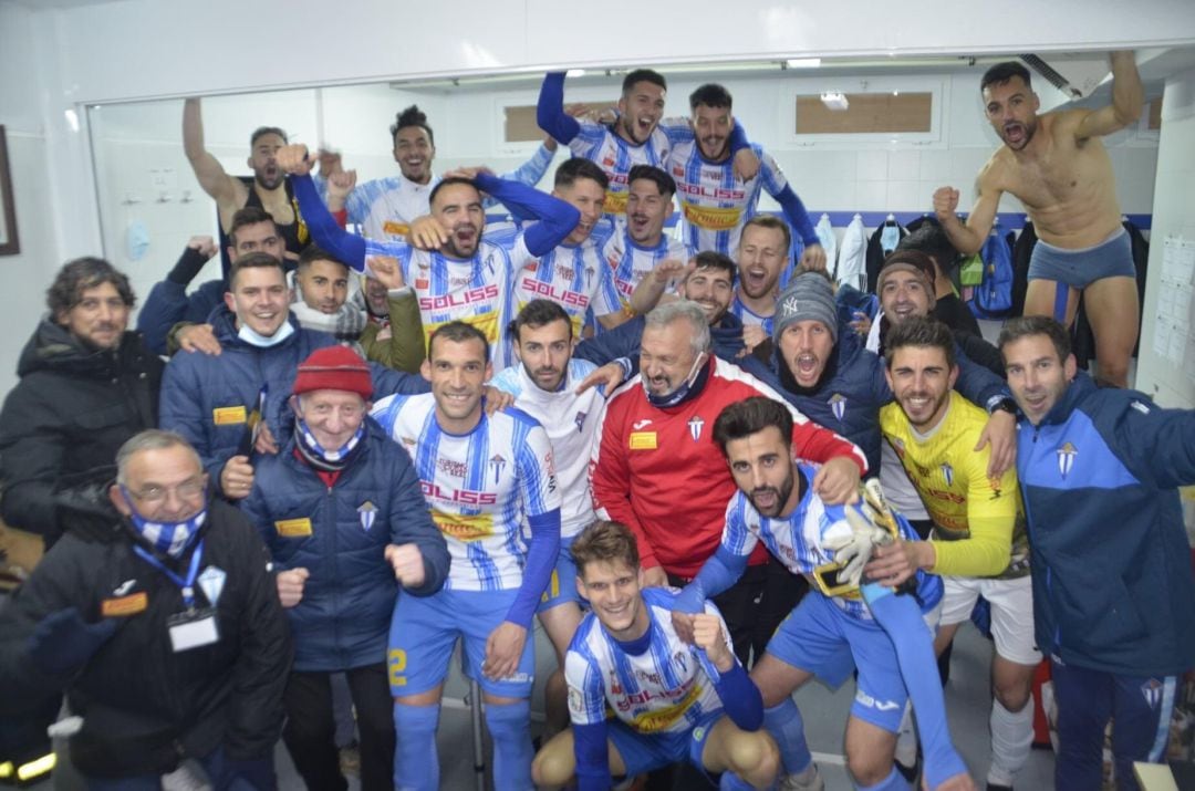 El Villarrubia celebra la victoria contra el Socuéllamos (2-0)