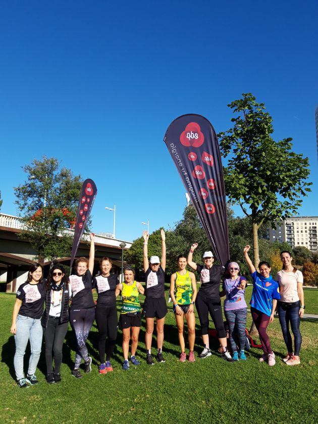 Mujeres entrenan con Natacha López y Sincronizadas