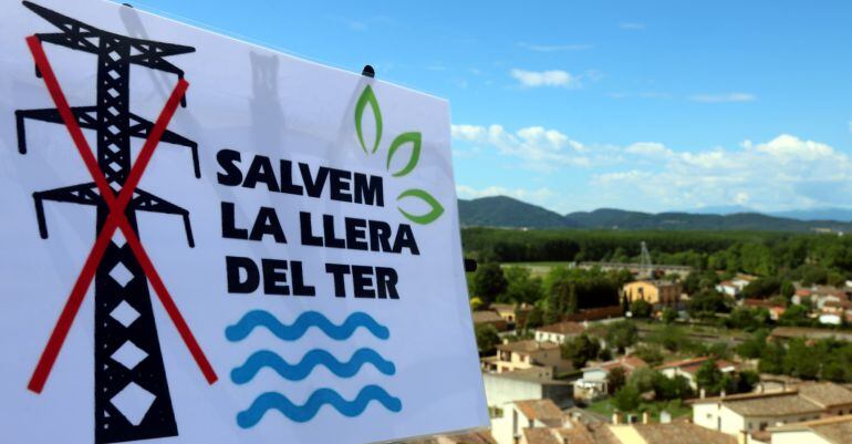 Un cartell expressant l'oposició al projecte. 