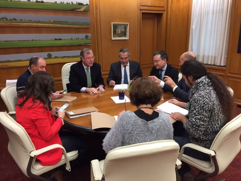 El alcalde de León presenta los presupuestos a la oposición