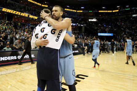 Marc saluda a Doncic tras el partido