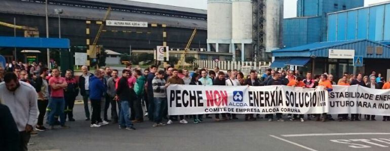 Concentración de trabajadores de Alcoa. Foto de archivo