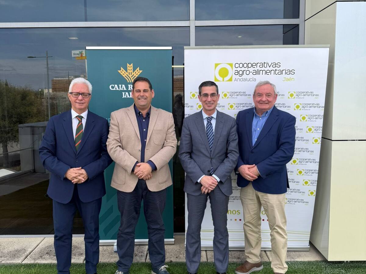 Acuerdo entre Caja Rural de Jaén y Cooperativas Agroalimentarias para reforzar el desarrollo del sector