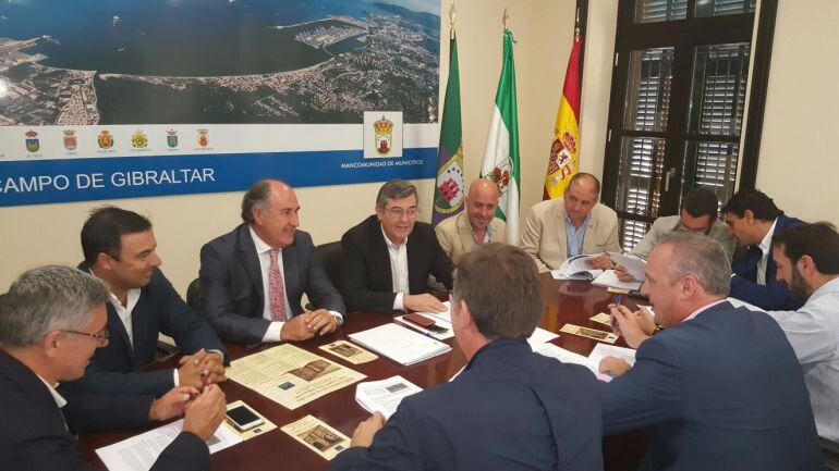 El Consejo de Alcaldes convocado por la Mancomunidad ha escenificado la unión del Campo de Gibraltar gracias a sus regidores.