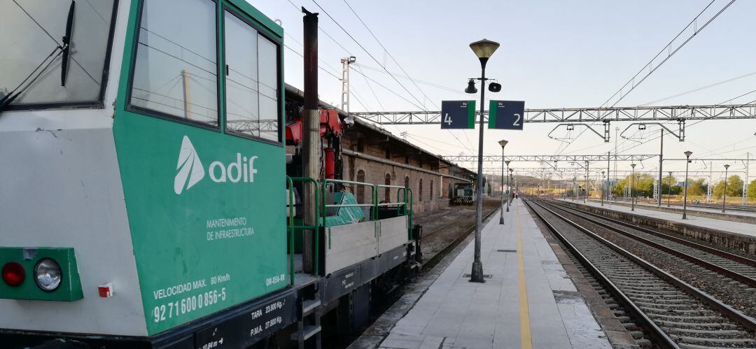 Tren en la estación Linares-Baeza. Foto de archivo.