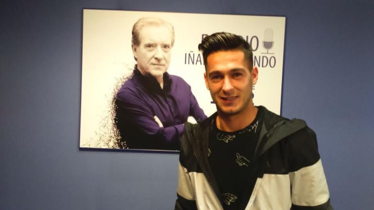 Sergio León en el estudio Iñaki Gabilondo de Radio Elche SER