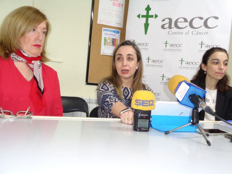 La presidenta de la AECC presenta en su sede las novedades