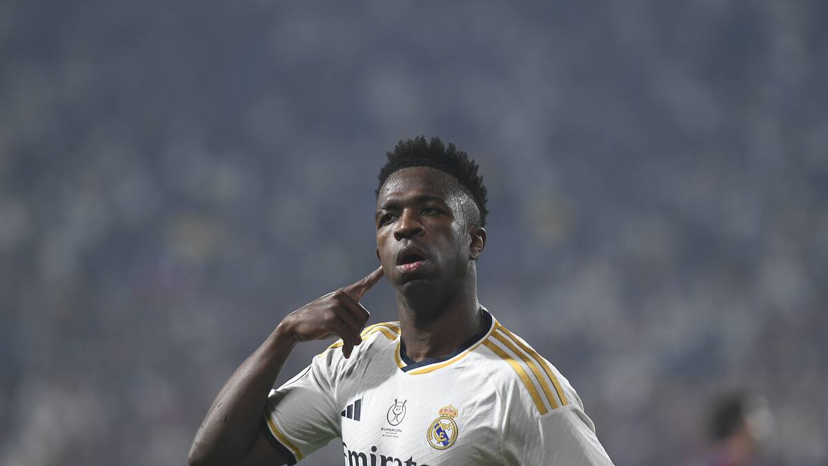 Una jueza de Barcelona investiga a dos hinchas del Barça por insultos racistas a Vinícius