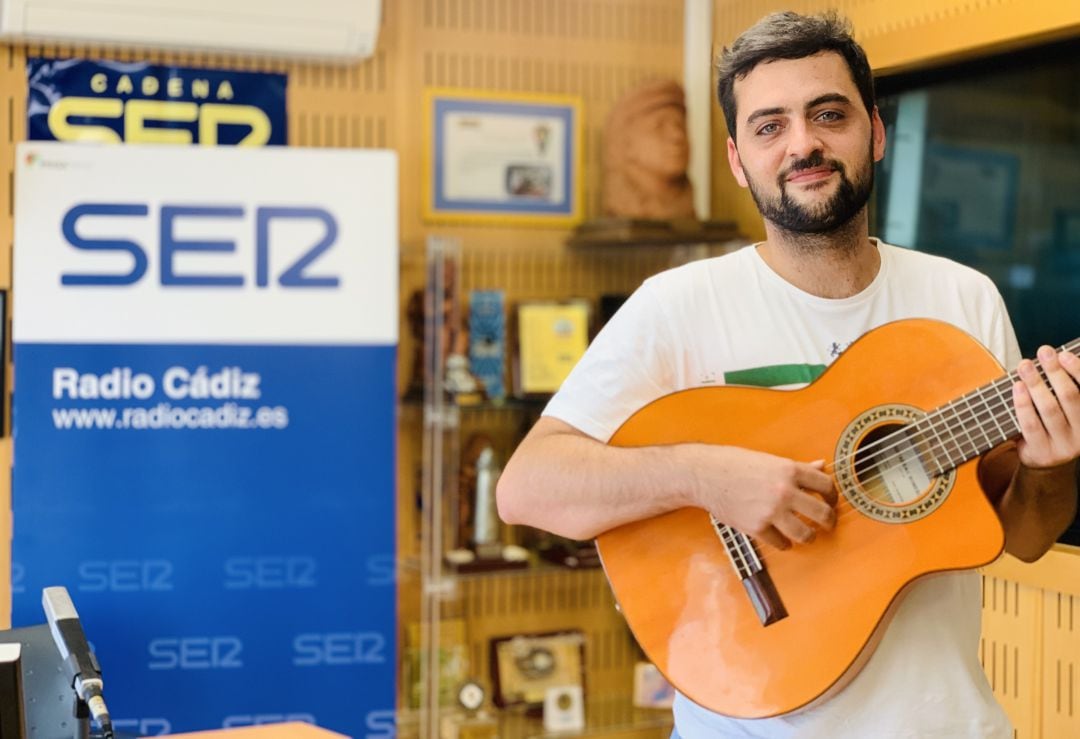 Fernando Macías, en los estudios de Radio Cádiz