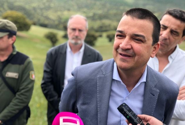 Francisco Martínez Arroyo, consejero de Agricultura, durante el acto de suelta de Pica en Almuradiel (Ciudad Real)