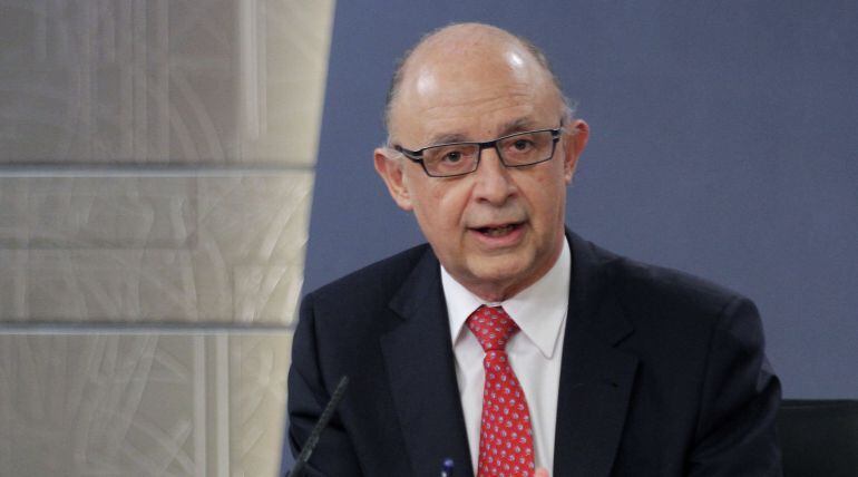 Comparecencia de Cristóbal Montoro en la rueda de prensa posterior al Consejo de Ministros