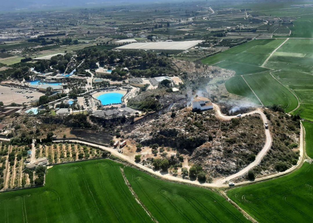 Imagen aérea del incenidio forestal de este sábado en Cullera. 