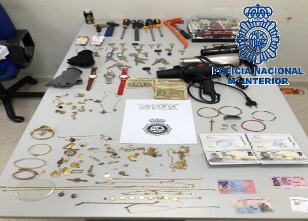 Material intervenido en sus equipajes