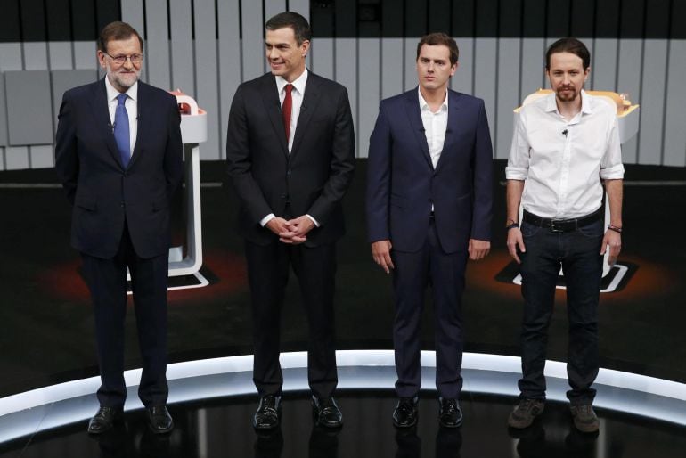 Los cuatro candidatos, minutos antes del inicio del debate.