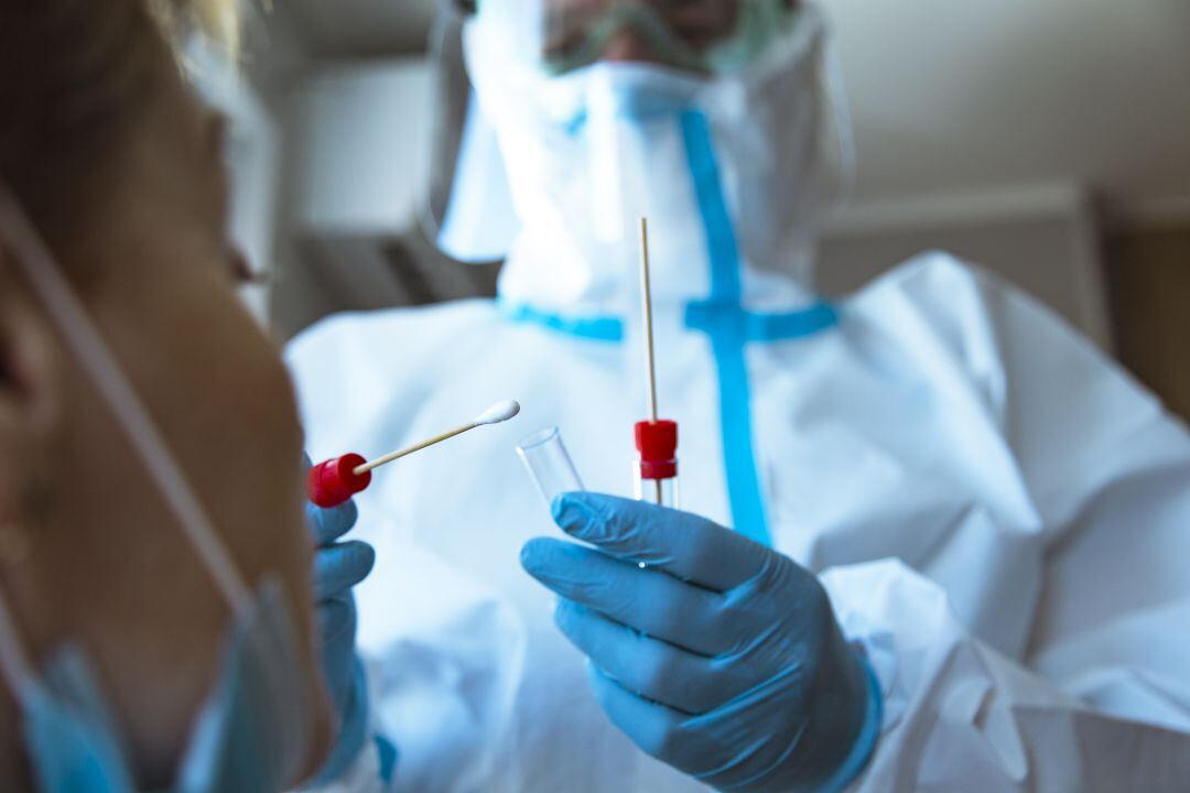 Prueba PCR a pacientes. 