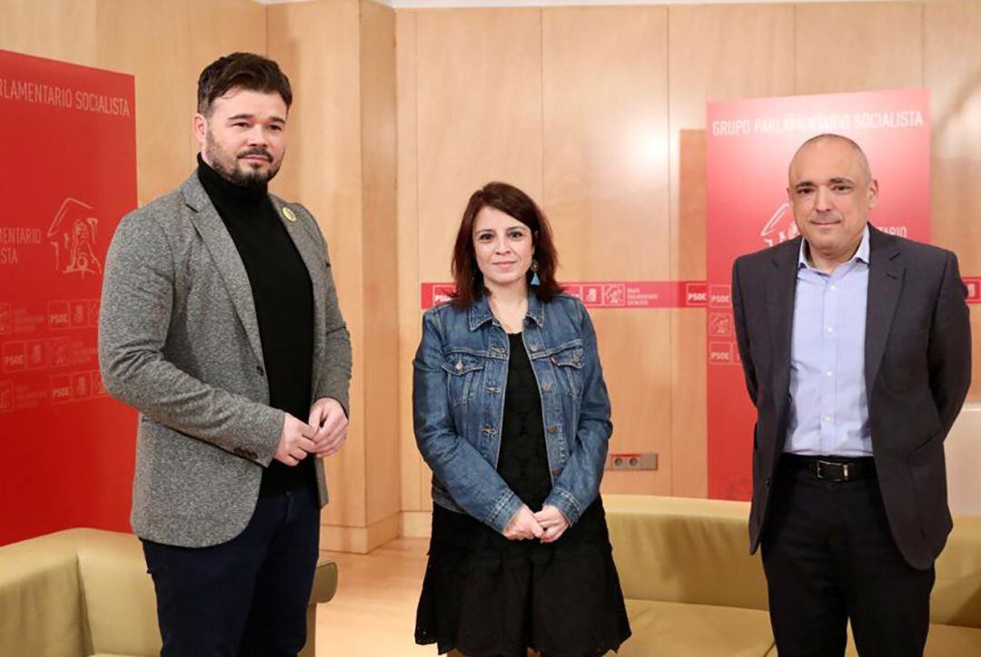 El portavoz de ERC en el Congreso, Gabriel Rufián; la portavoz del Grupo Socialista  Adriana Lastra, y el secretario general del Grupo Socialista, Rafael Simancas.