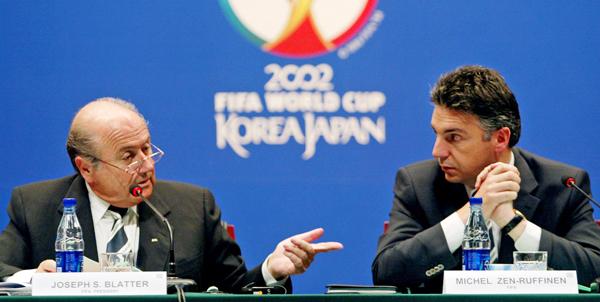 Blatter junto a Michel Zen-Ruffinen en un acto