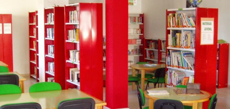 Interior de la biblioteca de Villar de Olalla, una de las premiadas.