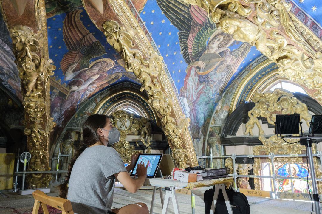 Los trabajos para conocer el origen de las humedades de los frescos renacentistas empezaron este verano.