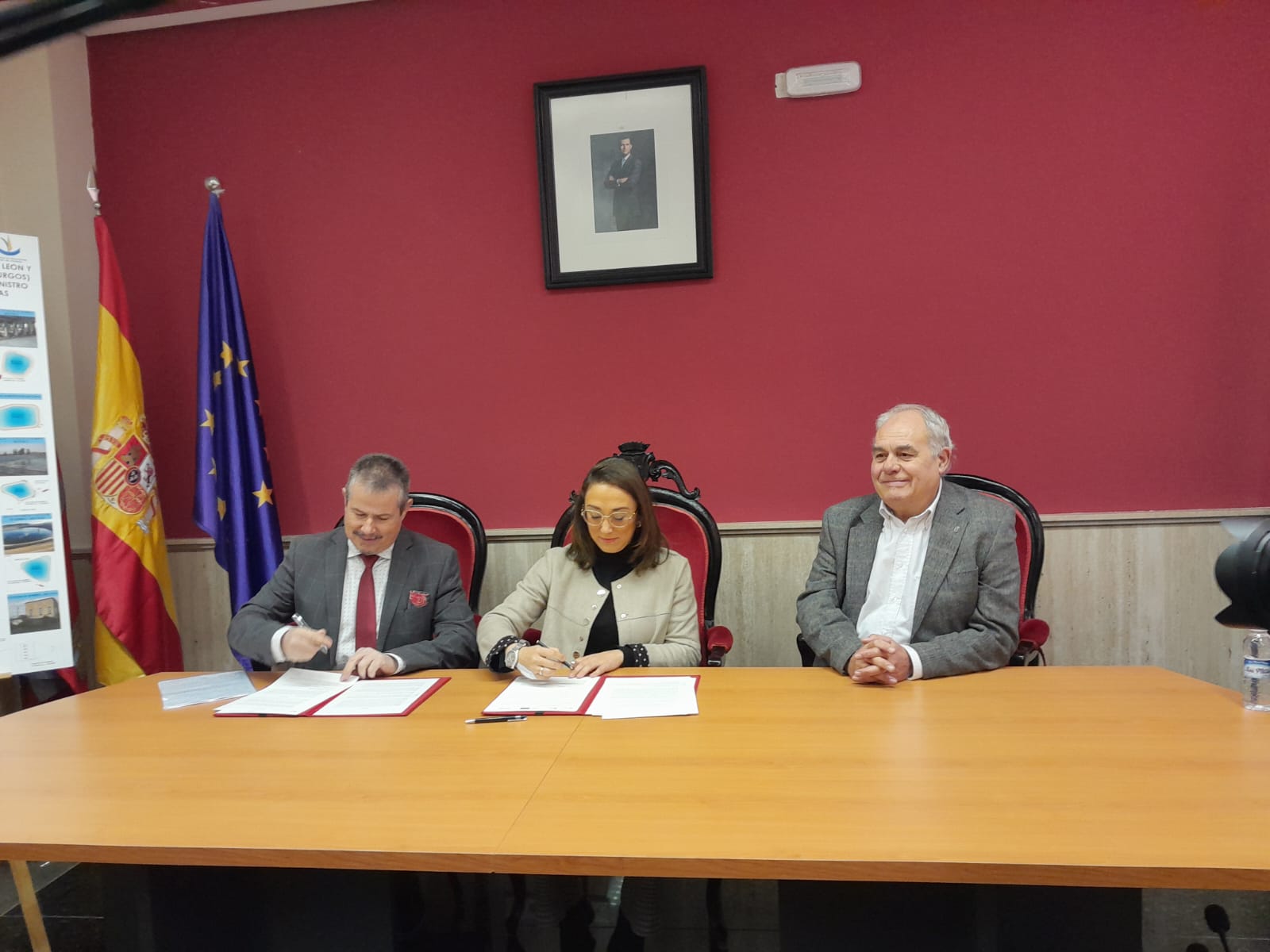 La Consejera de Agricultura, Ganadería y Desarrollo Rural y la Comunidad deRegantes del Canal del Pisuerga firman un convenio de colaboración para la eficiencia energética