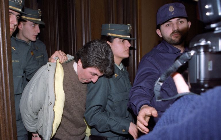 José Rodríguez Salvador, conocido como el violador del Valle de Hebrón, a la salida del juicio celebrado en la Audiencia de Barcelona en febrero de 1994