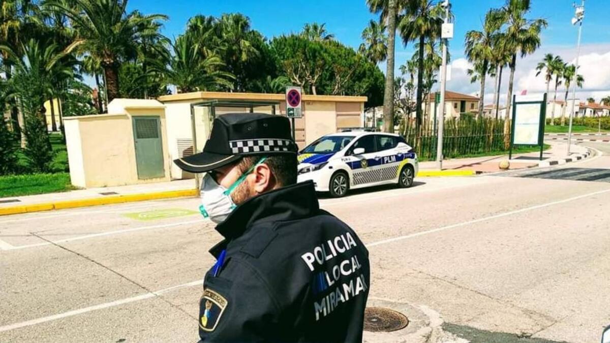 La Policía Local de Miramar salva la vida de un vecino en parada cardíaca