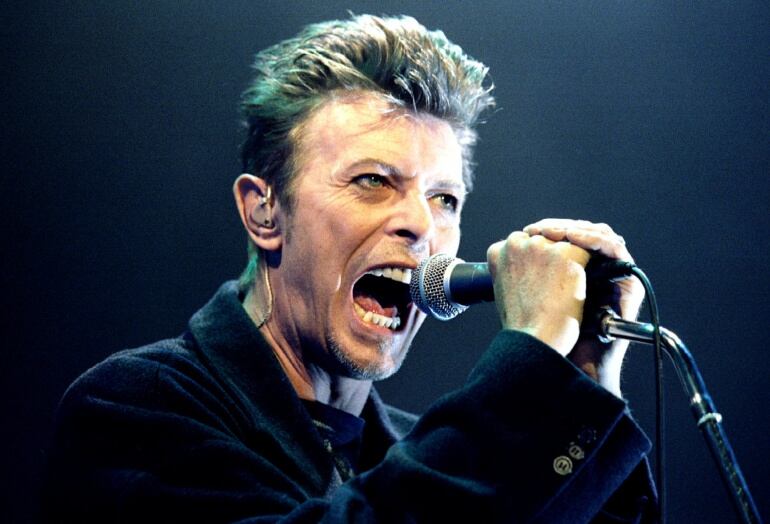 David Bowie durante un concierto en Austria en 1996