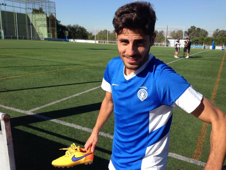 Juanma Espinosa, jugador del Hércules CF, en las instalaciones del CA Montemar