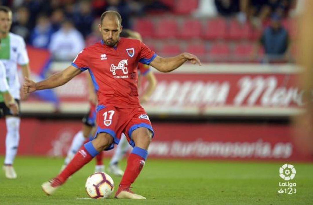 Unai Medina durante su etapa en el Numancia