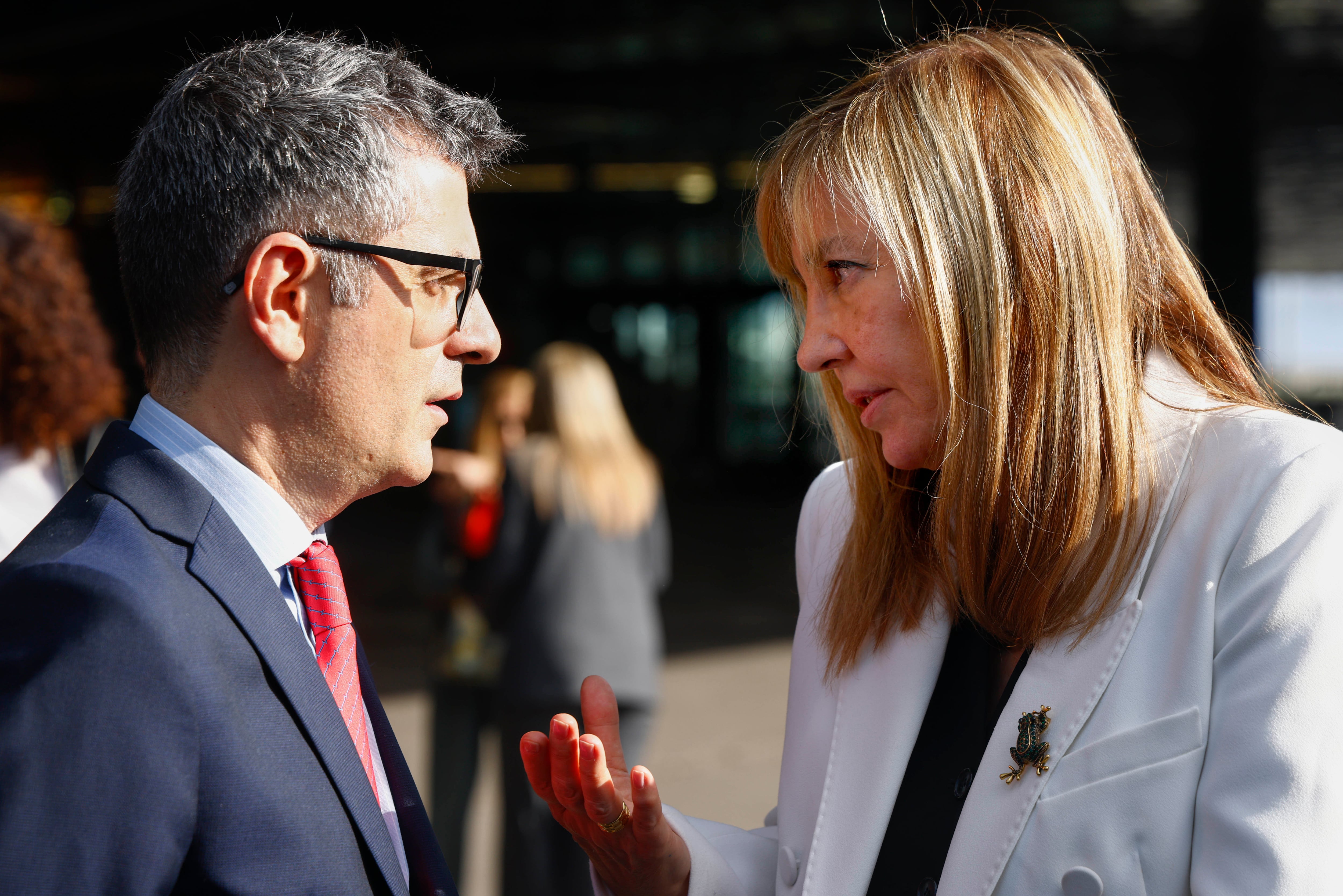 El ministro de Justicia, Félix Bolaños, y la presidenta del CGPJ, Isabel Perelló, conversan tras el acto de entrega de despachos a integrantes de la 73a promoción de la Carrera Judicial