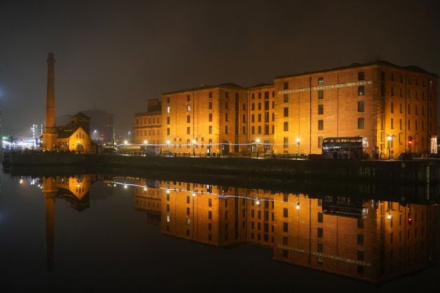 Nochevieja de 2020 en el puerto de Liverpool.