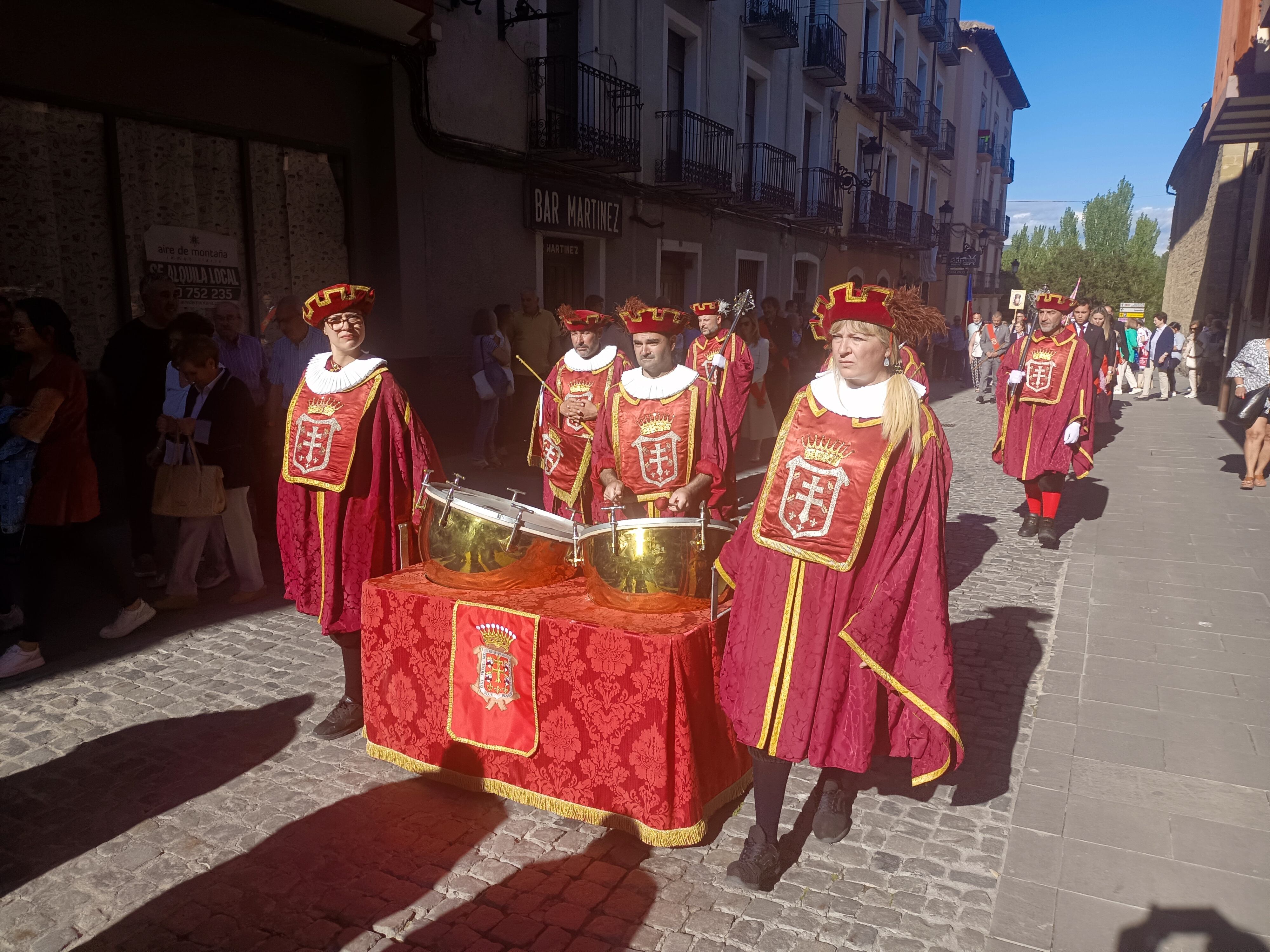 Maceros en la procesión de Santa Orosia
