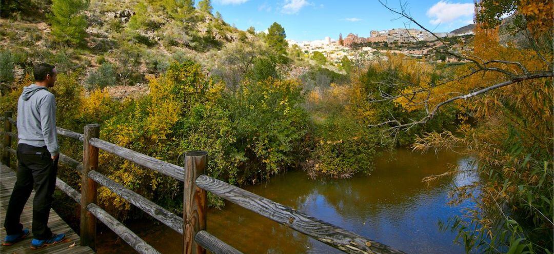 Imagen de archivo de un turista en un paraje de Liétor
