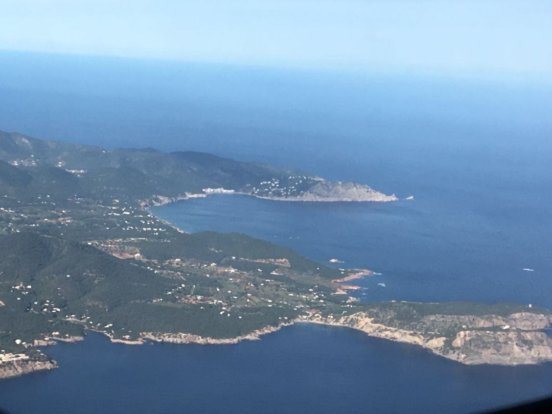 Vista aérea del litoral de Ibiza