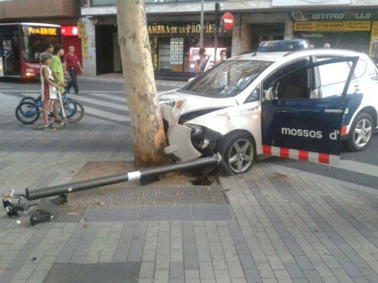 Cotxe mossos accidentat