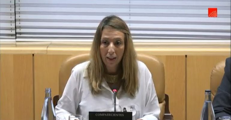 Beatriz Gómez, presidenta Asociación de las Mil Viviendas de Tres Cantos compareciendo en la Asamblea de Madrid