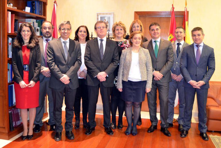 El rector Miguel Ángel Collado, con su equipo de gobierno