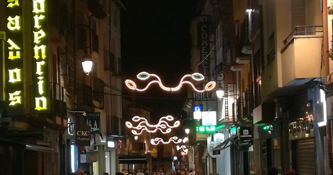 Imagen de archivo de la iluminación ornamantal de las últimas fiestas