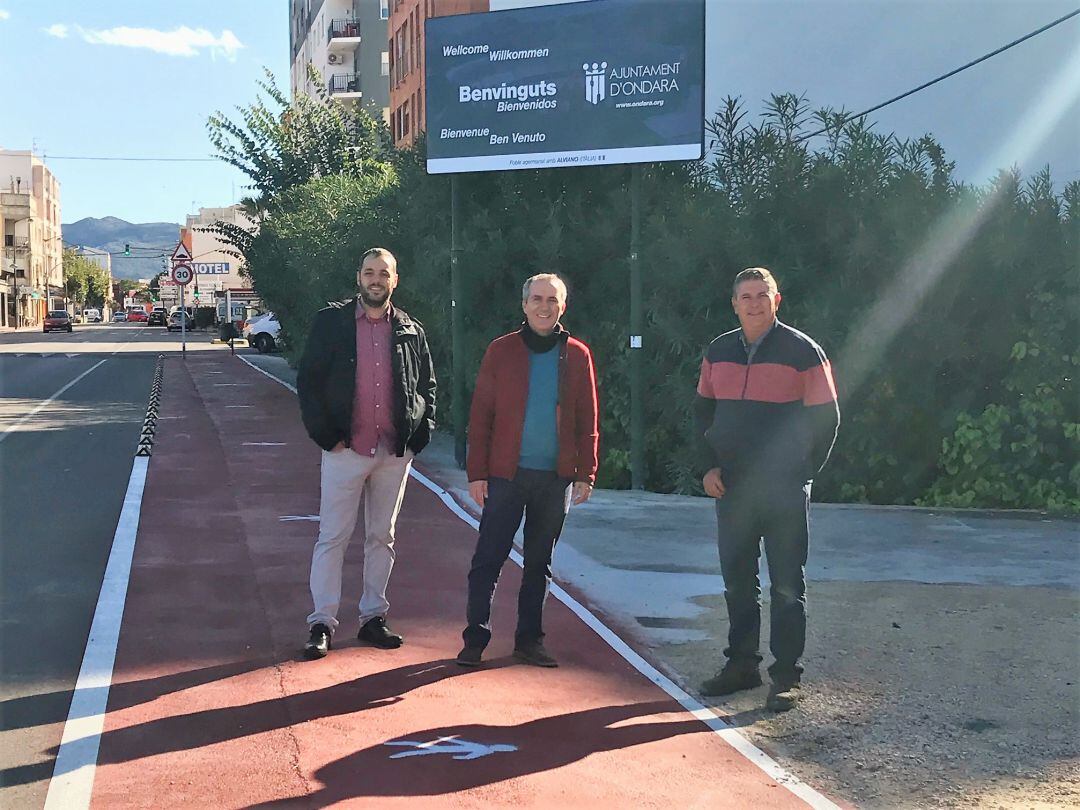 Visita del alcalde de Ondara, José Ramiro y los concjales Francesc Giner y Pere Picornell a esos trabajos. 