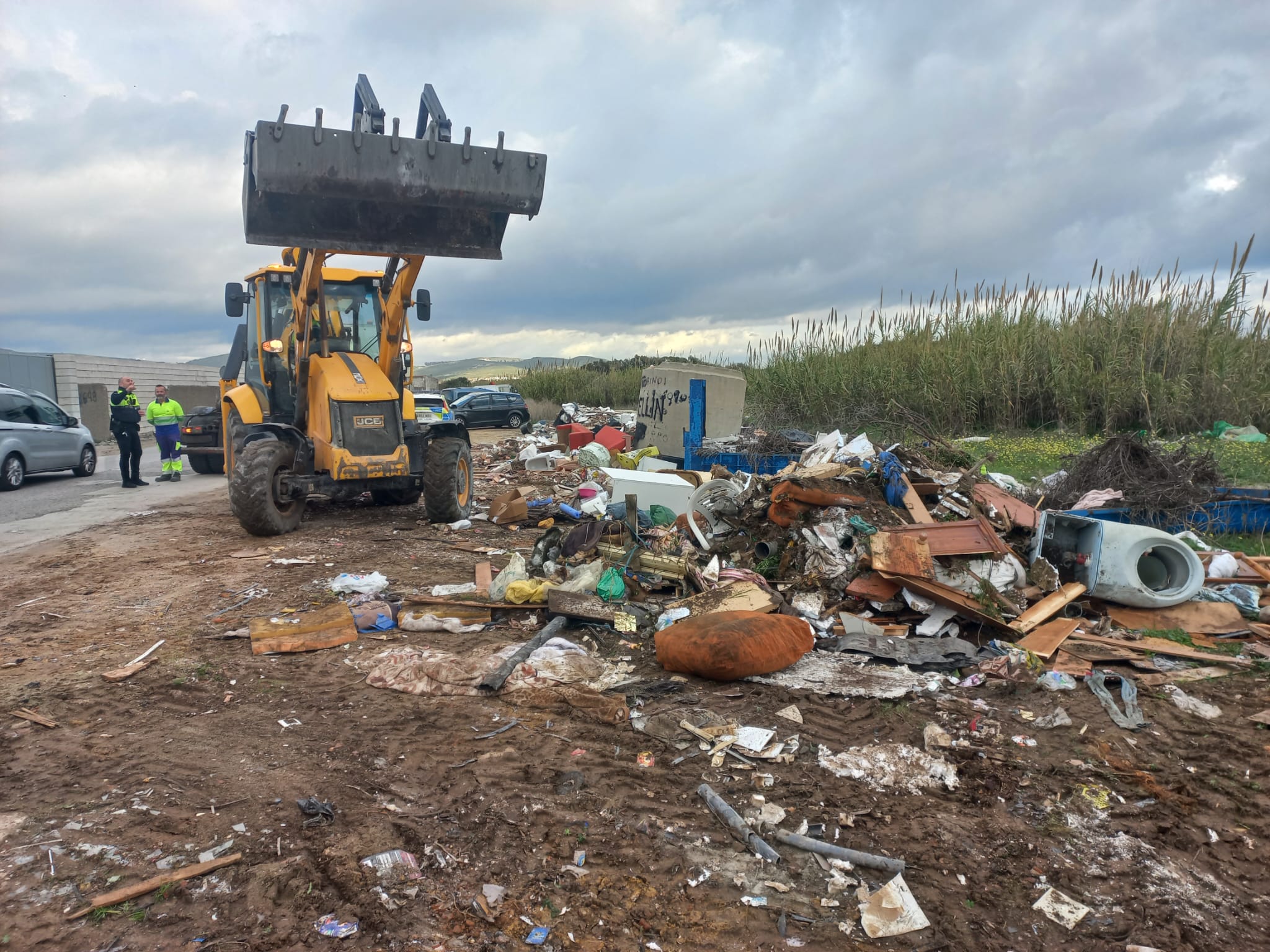 Trabajos de limpieza en La Línea
