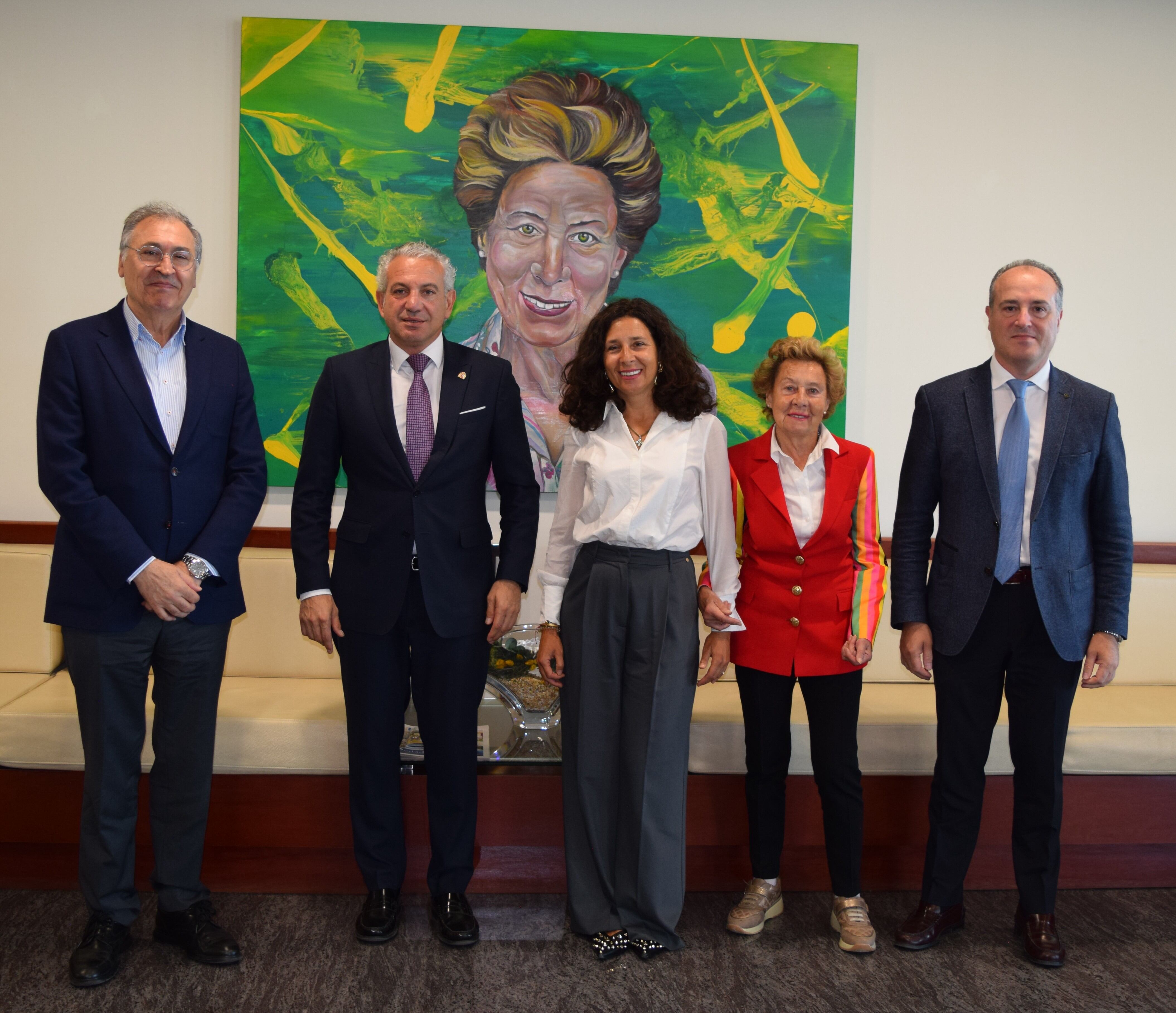 El delegado del Gobierno en Castilla y León visita las instalaciones de Galletas Gullón