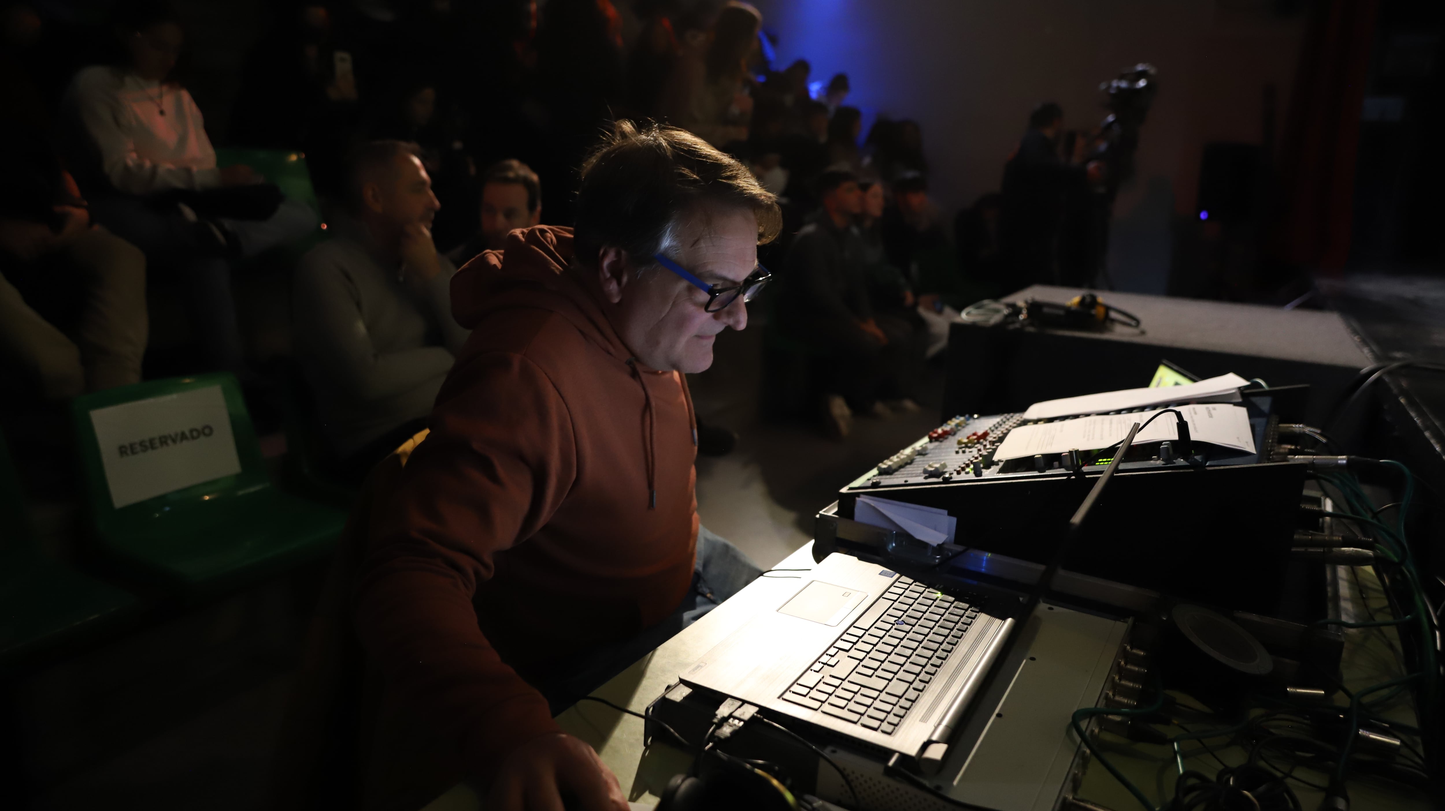 Tomás Ríos, jefe de Emisiones de Radio Córdoba en el especial Día de la Radio desde el IES Ángel de Saavedra