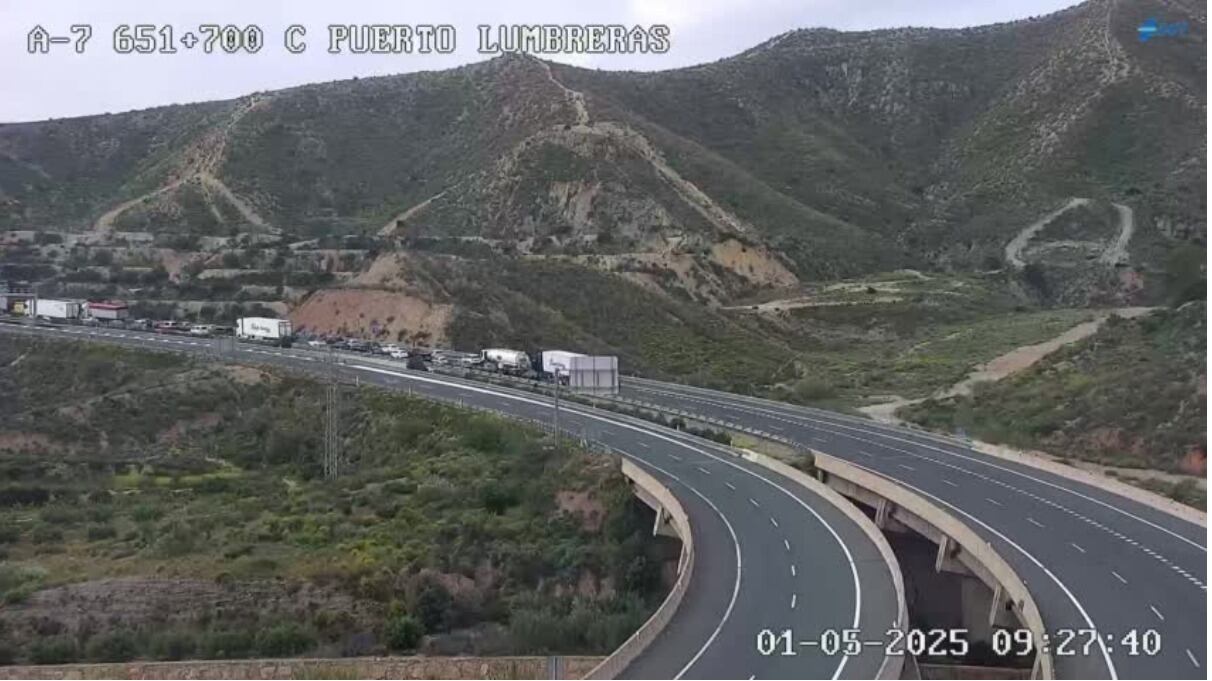 Las cámaras de @InformacionDGT muestran la importante retención de tráfico en la A-7 sentido Almería, por el accidente de tráfico ocurrido en punto kilométrico 655.