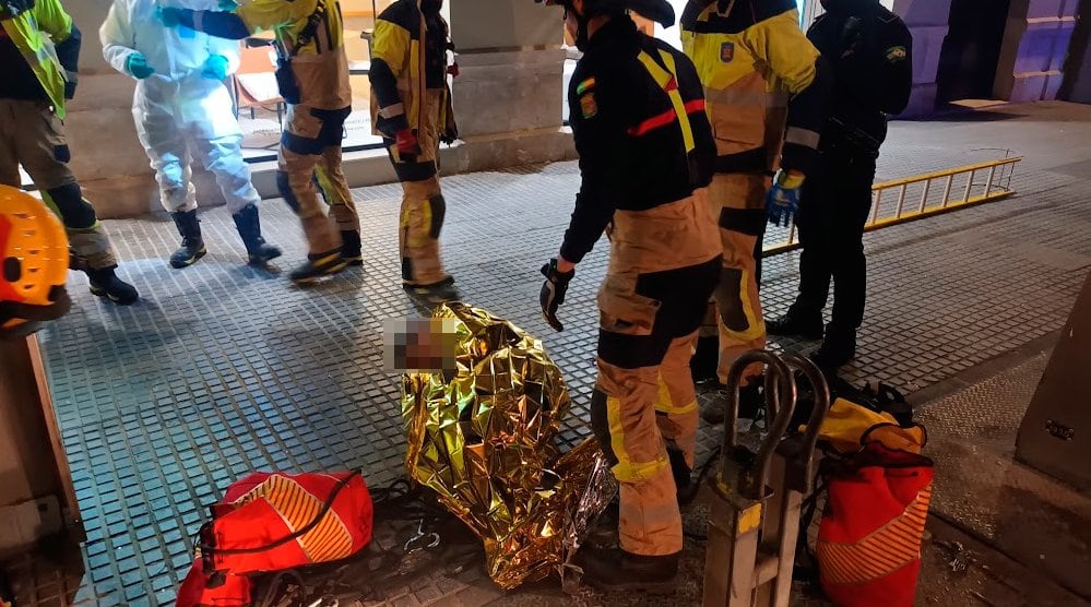 Actuación de los bomberos de Málaga para extraer al herido