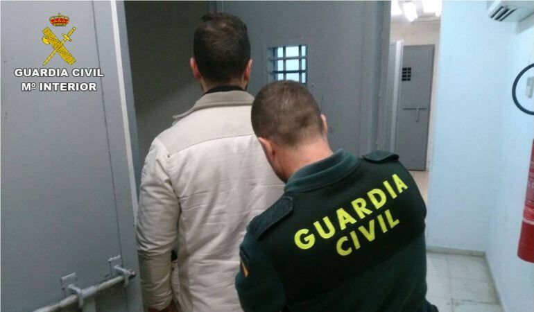 El juez de Torrevieja ha decretado el ingreso en prisión del detenido.