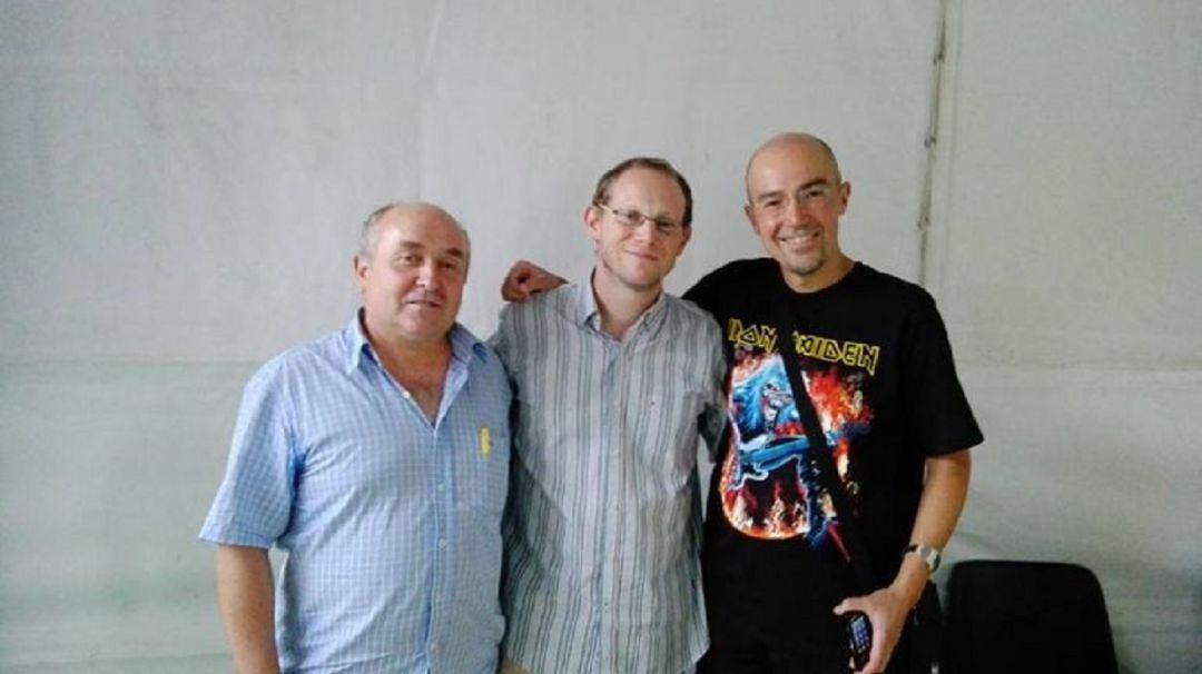 De izquierda a derecha, el escritor Javier Gómez, el también escritor Asier Aparicio y el ilustrador Félix Velasco