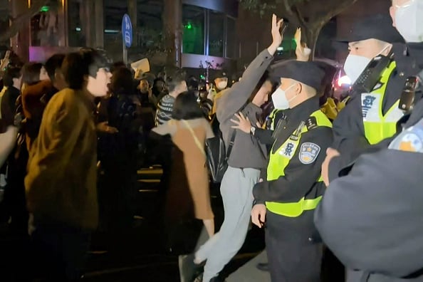 Ciudadanos chinos protestan en contra de la estrategia &#039;COVID cero&#039; que mantiene el gobierno de Xi Jinping