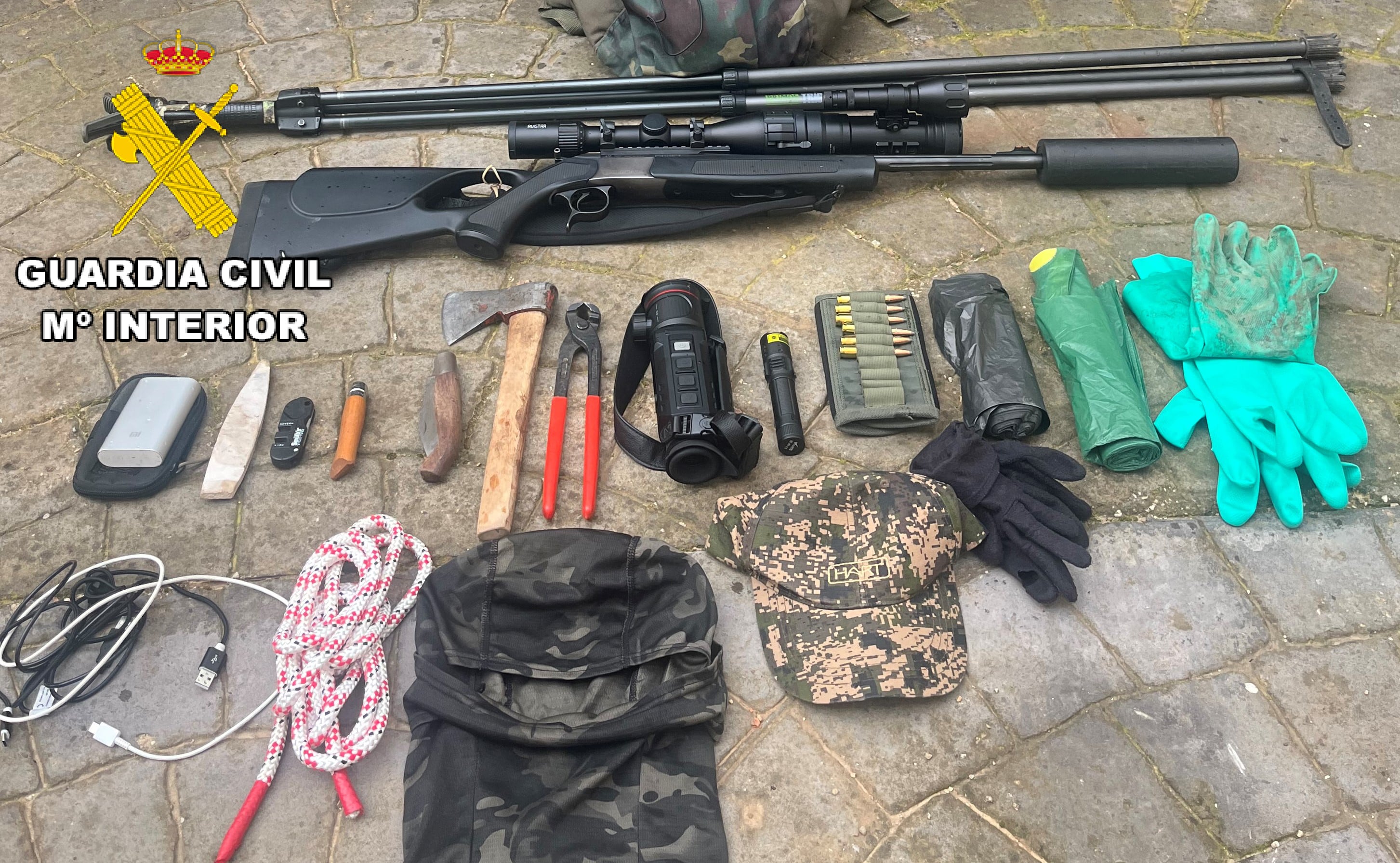 Armas intervenidas por la Guardia Civil.