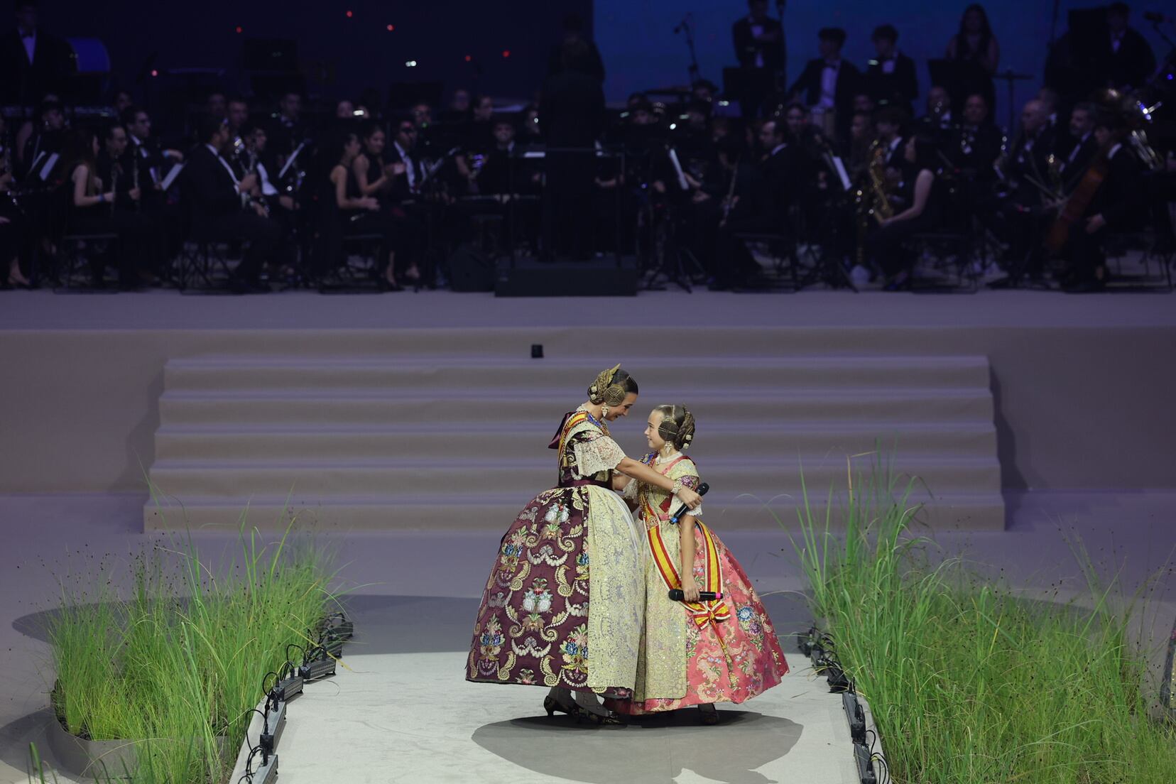 El Roig Arena acoge por primera vez la gala de elección de candidatas a Falleras Mayores de València